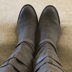 Born Distressed Boots size 9